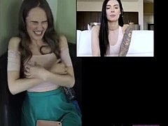 Nubiles 最火的女孩在色情视频中做爱和口交
