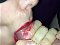 MILF और अमेचुर पत्नी इस BDSM वीडियो में चुदाई और चुदाई करती हैं।