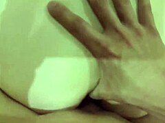 Placer anal de mamá: Un video caliente y caliente