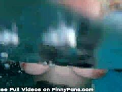 Кендра Кок ужива у подводном пушењу великом црном киту