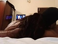 Amantes de faculdades indianas têm sexo selvagem em um quarto de hotel