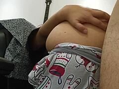 कोलंबियाई माताओं का होममेड वीडियो उसके स्टेपब्रदर्स को धोखा देते हुए गर्लफ्रेंड के एनल कौशल दिखाता है।