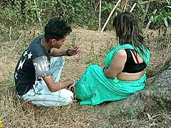 Moget indiskt par utforskar tabubelagda önskningar i läckt sexvideo