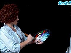 ריין קיליס המפתה בוב רוס משחק בקוספליי במהלך שיעור ציור