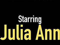 Јулиа Аннс се препушта сензуалном љубљењу и страственом оргазму