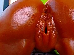 Pelajaran anak tiri dengan penis besar berubah menjadi vagina yang keras untuk ibu tiri pada tanggal 4 Juli