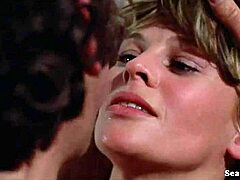 Scena de sex a unei celebrități cu Julie Christie în acest videoclip fierbinte