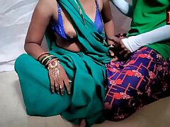 סקס של נערת סיור הודית בכפר עם טוויסט