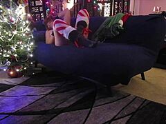Steffis X's Redheaded Hotwife 在圣诞节前夕的第二场舞中获得双重阴道快感