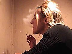 Marie Madison geeft zich over aan roken fetisj en openbare seks