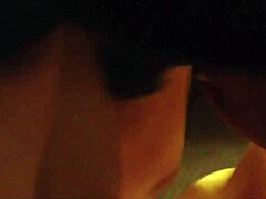 Göğüslü sarışın Jenna Jaymes, amatör bir videoda sert bir şekilde yüzünü sikti
