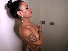 نجمة البورنو الهواة تمارس الجنس مع قضيب كبير في فيديو عالي الدقة