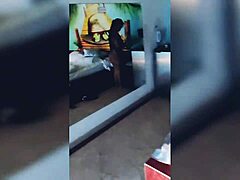 एक युवा भारतीय लड़की को एक होटल के कमरे में उसके बॉस के कोकोल द्वारा चोदा जाता है