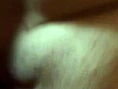 Gros plan d'une vraie infirmière amateur se faisant baiser le vagin et le cul par son patient