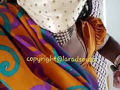 Große Brüste Shemale Lara Dsouza genießt Analsex mit ihrem Liebhaber