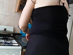 गर्लफ्रेंड अपनी स्टेपमम की चूत चाटने का होममेड वीडियो