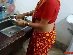 Amateur Indiase vrouw laat haar vaardigheden zien in een zelfgemaakte video