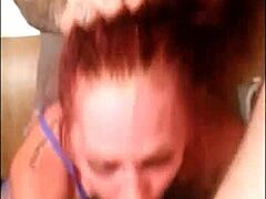 मिल्फ लाल बालों वाली को DIY वीडियो में थ्रीसम मिलता है।