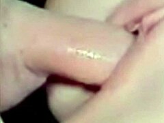 真正的业余夫妇拍摄了一段妻子给丈夫一个阴道口交的视频。